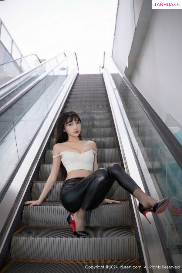 陆萱萱  [XiuRen]高清写真图 2024.10.31 No.9377 陆萱萱 黑丝美腿第4张图片